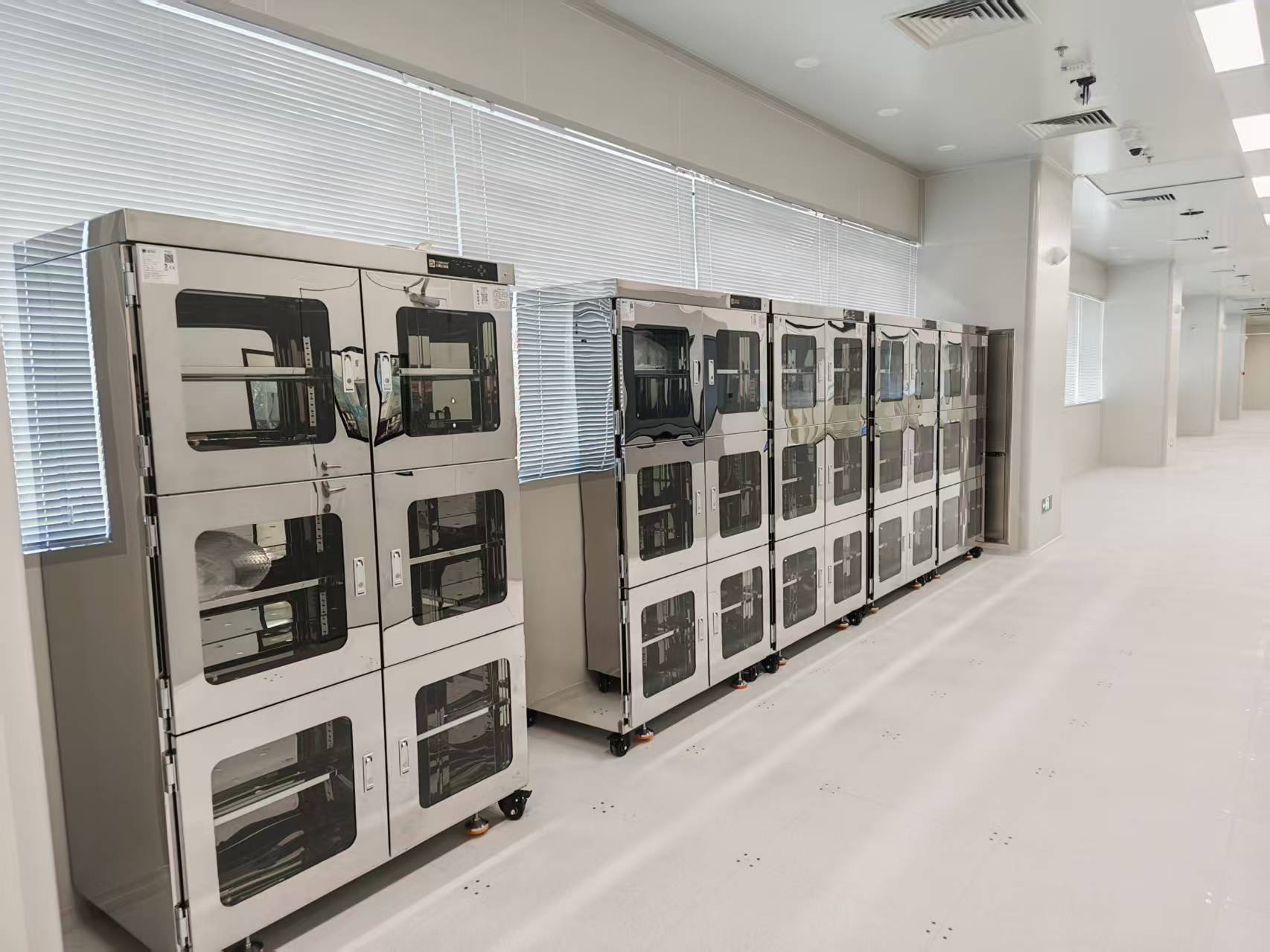 华为鸿蒙二合一平板革新移动办公，云博士电子防潮柜为精密元器件保驾护航